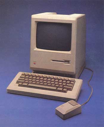 Der erste Massenproduzierte Computer von der Firma Apple, ein Macintosh (